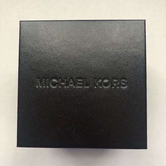 Michael Kors Rose Gold Watch - Picture 6 of 7